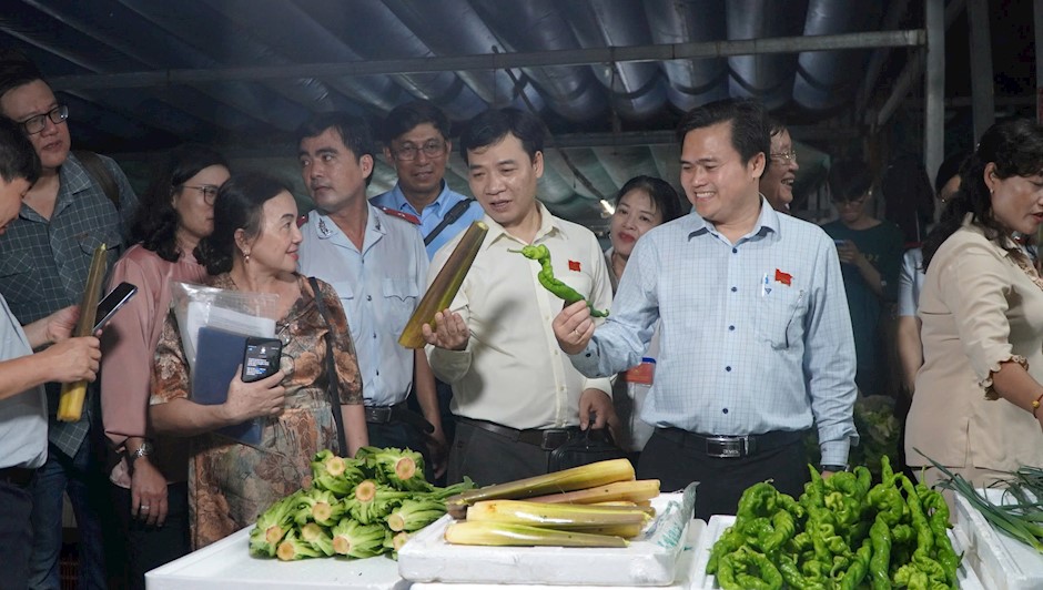 Tăng cường tuyên truyền, bảo đảm an toàn thực phẩm tại Chợ đầu mối